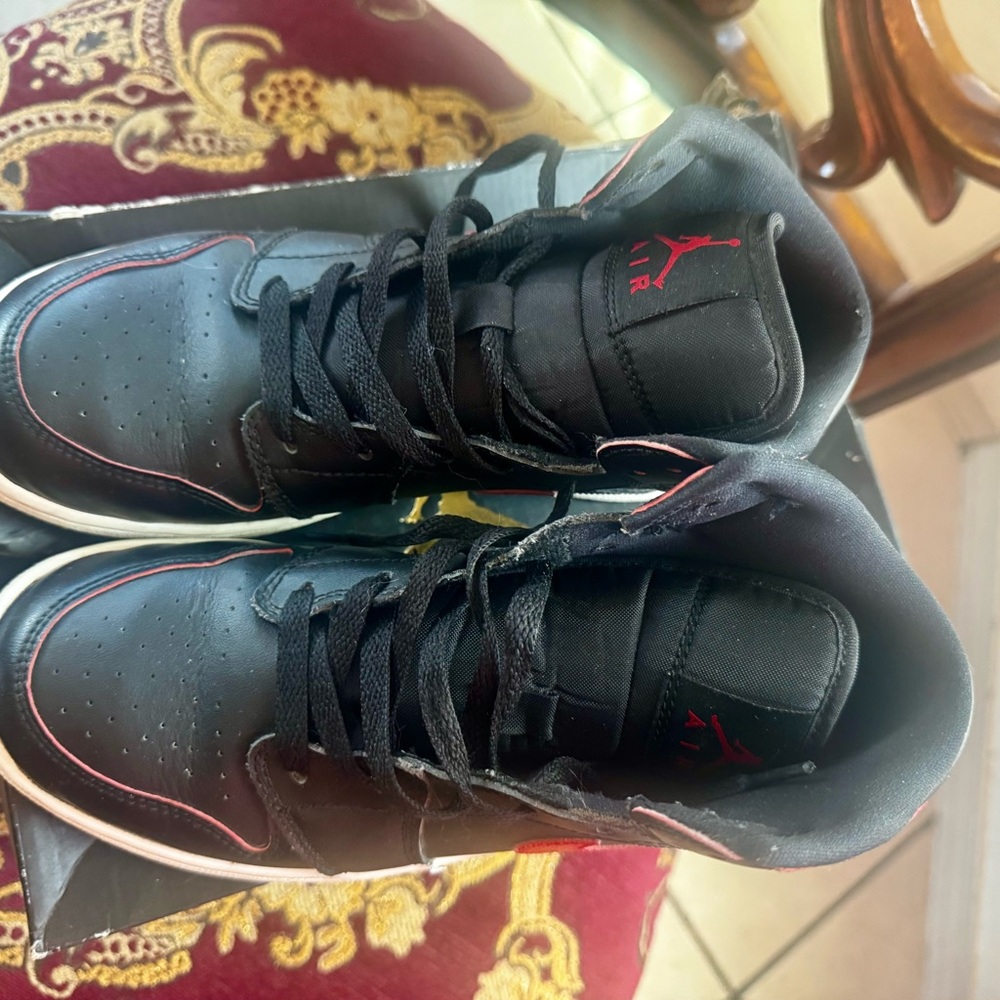 Jordan Kids Black Sneakers with Red Trim - Picture 6 of 8